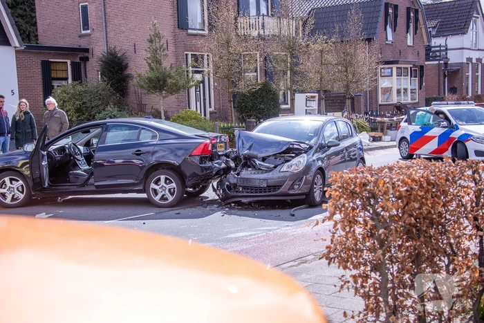 Gewonde en ravage door verkeersongeval
