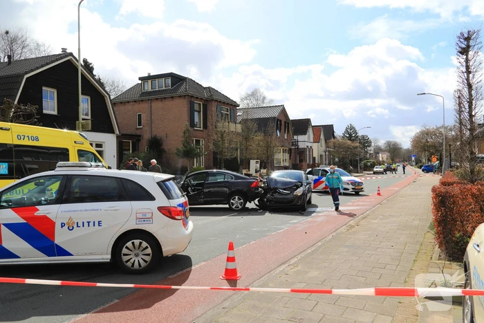 Gewonde en ravage door verkeersongeval