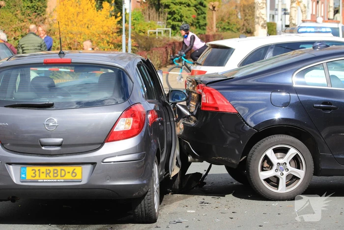 Gewonde en ravage door verkeersongeval