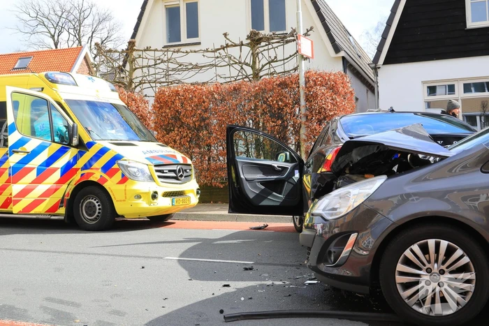 Gewonde en ravage door verkeersongeval
