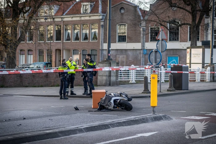 Maaltijdbezorger gewond door aanrijding met personenauto