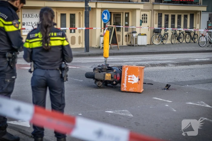 Maaltijdbezorger gewond door aanrijding met personenauto