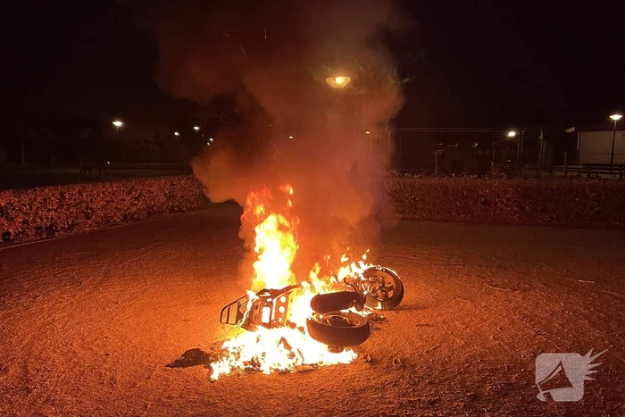 Scooter volledig in brand