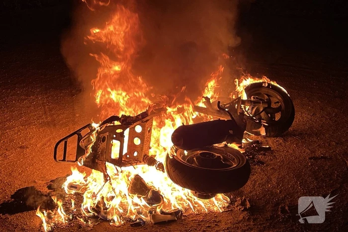 Scooter volledig in brand