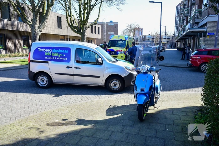 Scooterrijder gewond bij botsing met auto