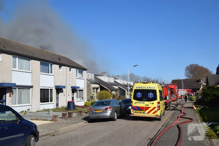 Gasflessen ontploft bij grote brand
