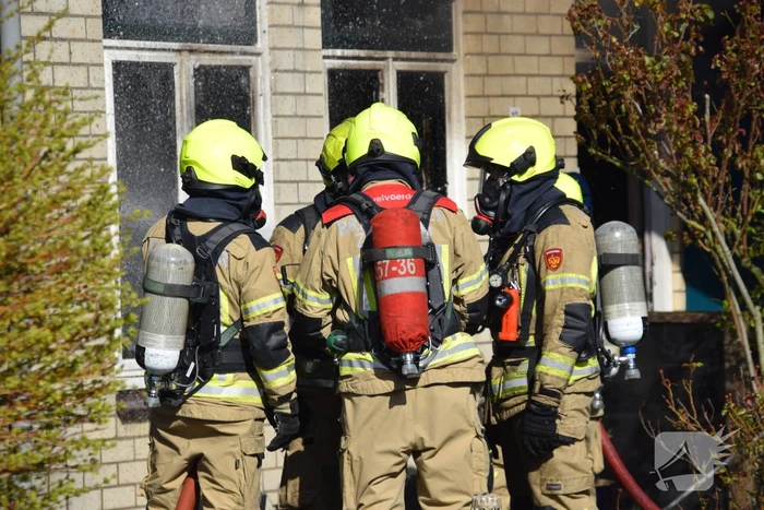 Gasflessen ontploft bij grote brand