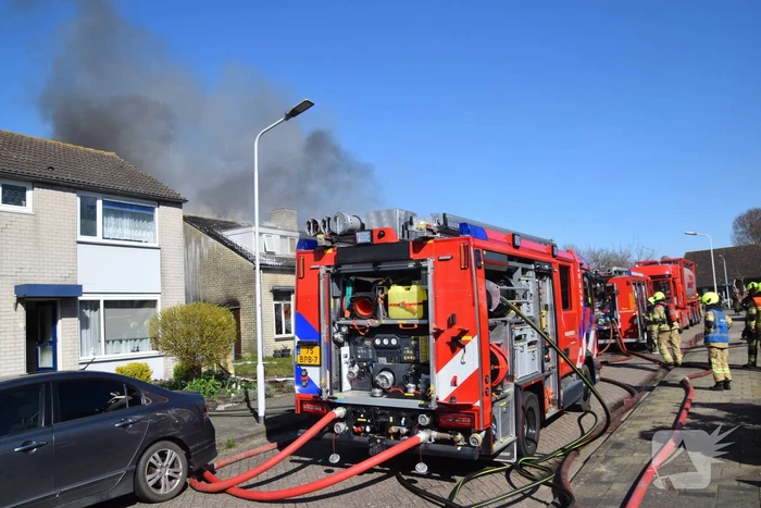 Gasflessen ontploft bij grote brand