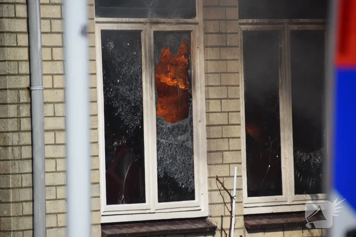 Gasflessen ontploft bij grote brand