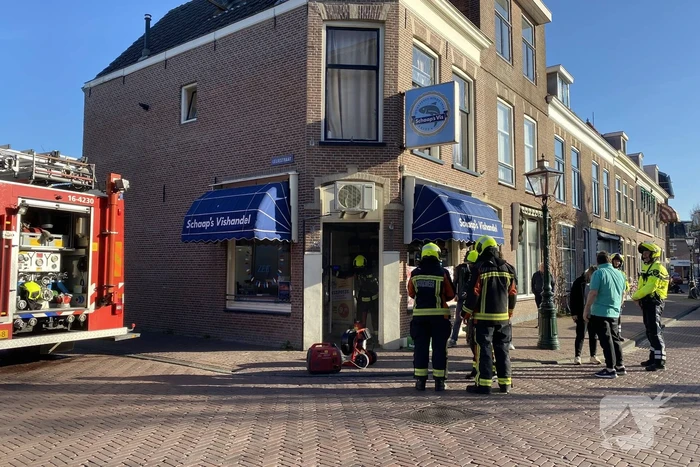 Schaap's Vishandel loopt vol met rook na brandende wasdroger