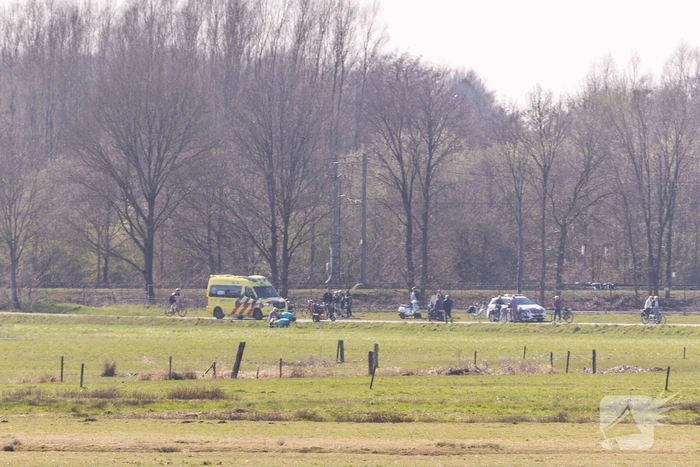 Man belandt met scootmobiel in droge sloot