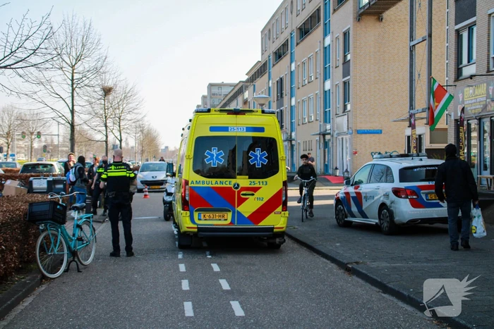 Scooterrijder onderuit bij botsing met auto