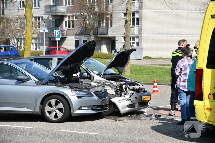 Meerdere auto's met elkaar in botsing