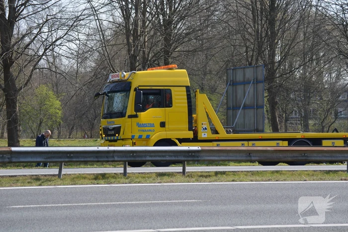 Auto belandt in sloot bij verkeersongeval