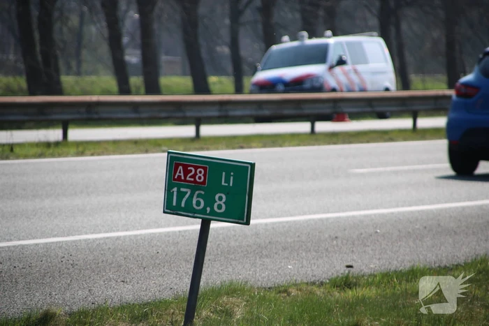 Auto belandt in sloot bij verkeersongeval