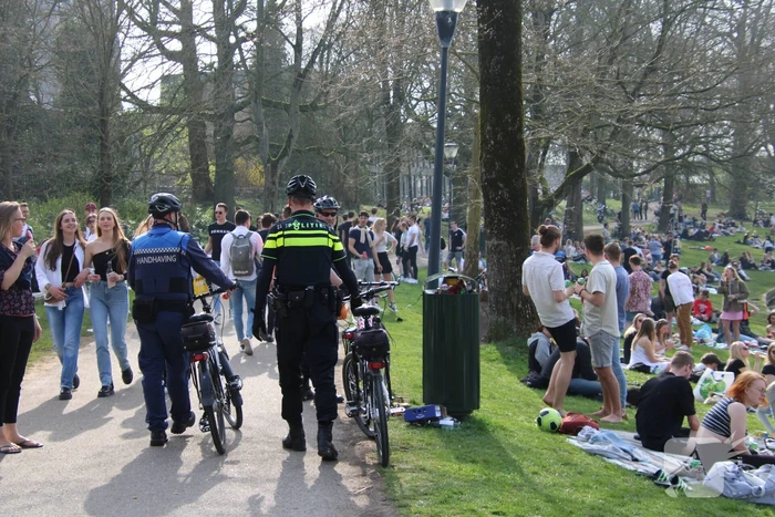 Handhavers en politie treden op bij niet naleven coronaregels