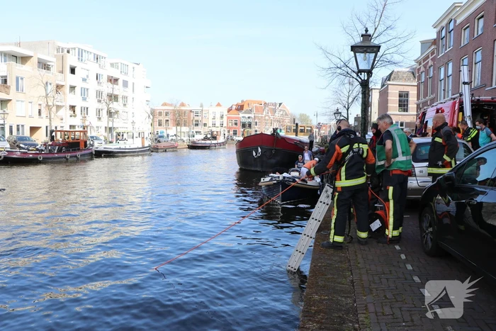 Drie inzittende halen natpak nadat auto te water is geraakt