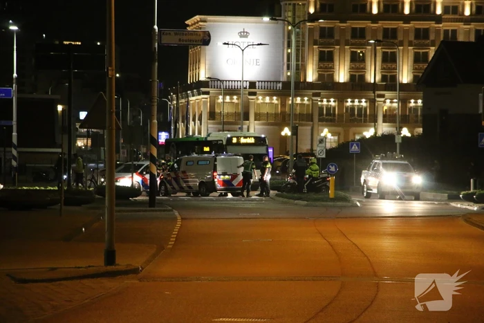 Politie veegt strand en boulevard leeg na opstootje