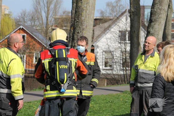 Brandweer doet onderzoek naar gaslucht in woning