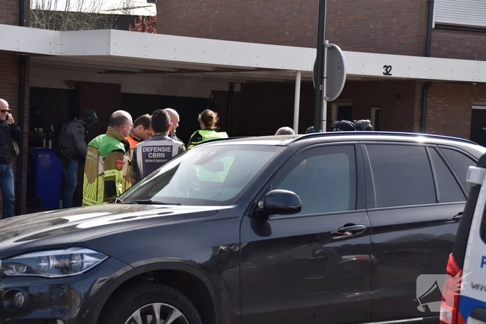 Woning gewapende man omsingeld door arrestatieteam