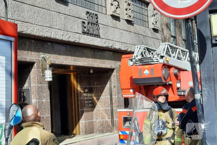 Brandweer doet onderzoek naar brand in The Bank