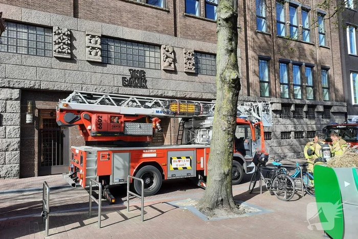 Brandweer doet onderzoek naar brand in The Bank