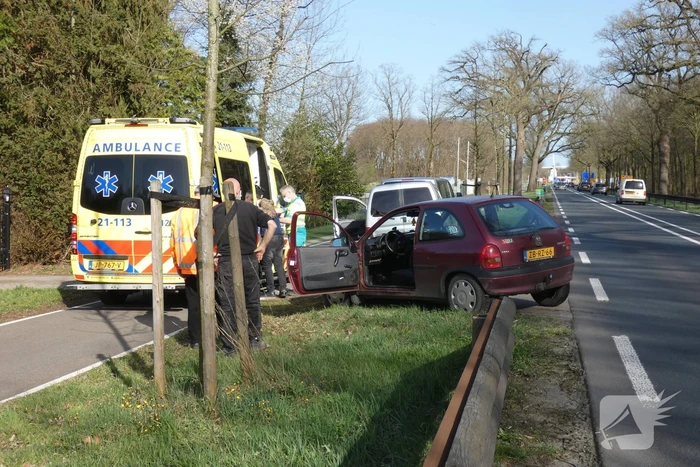 Twee bestelbussen en personenwagen botsen op elkaar