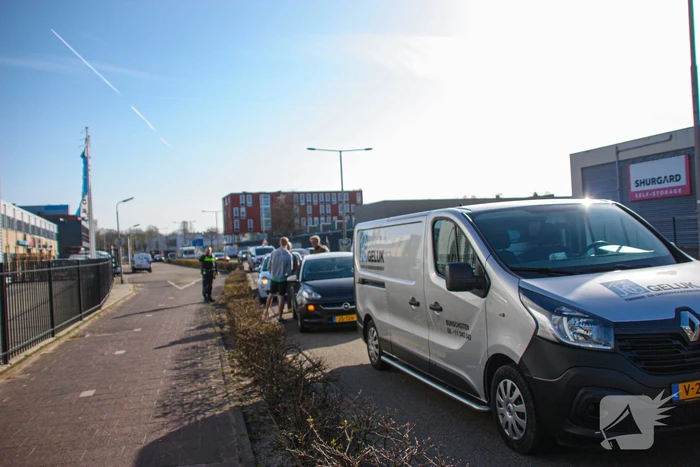 Kop-staart aanrijding met meerdere voertuigen