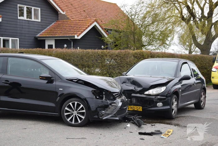 Veel schade bij verkeersongeval