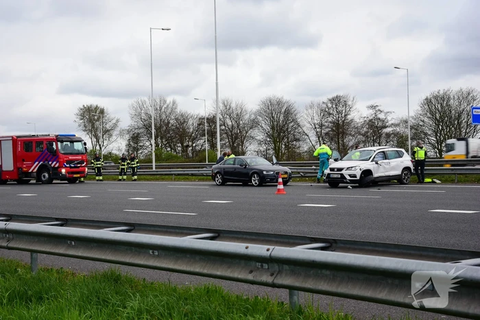 Persoon gewond bij botsing tussen personenauto en vrachtwagen