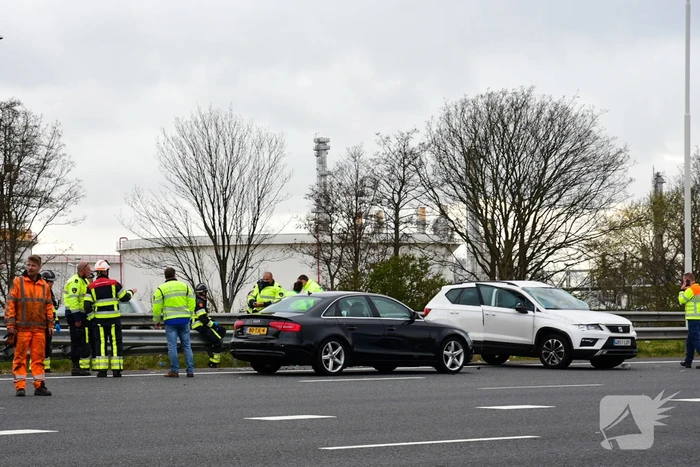 Persoon gewond bij botsing tussen personenauto en vrachtwagen