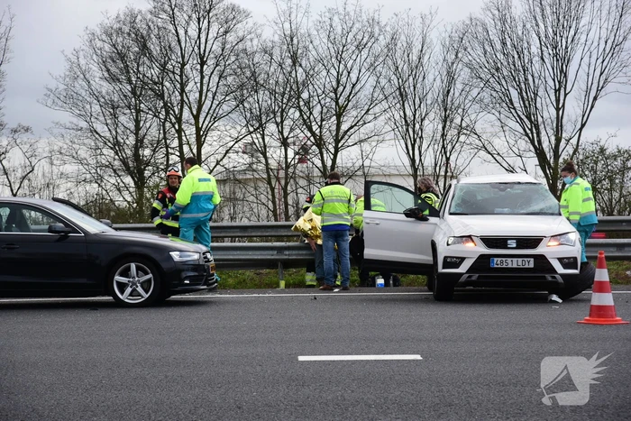 Persoon gewond bij botsing tussen personenauto en vrachtwagen