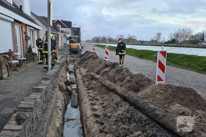 Stoeptegels gevallen op leiding