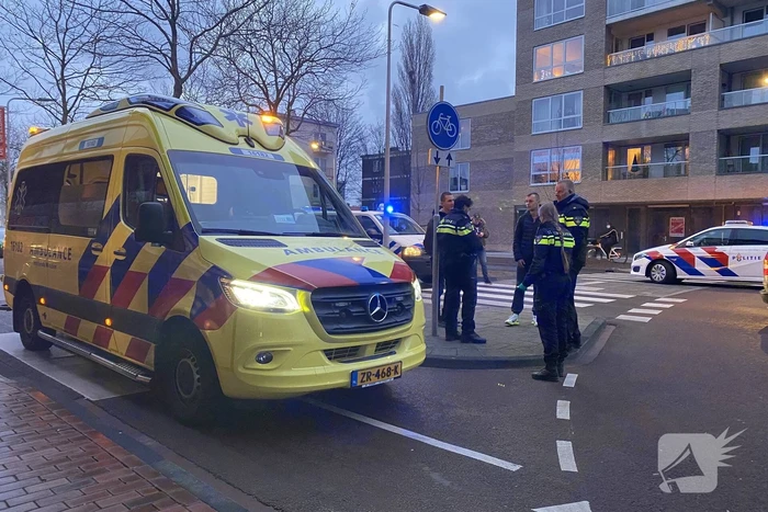 Man op leeftijd geschept door personenauto