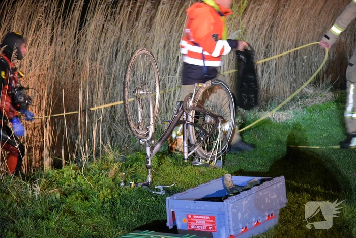 Grote zoekactie na gevonden fiets langs waterkant