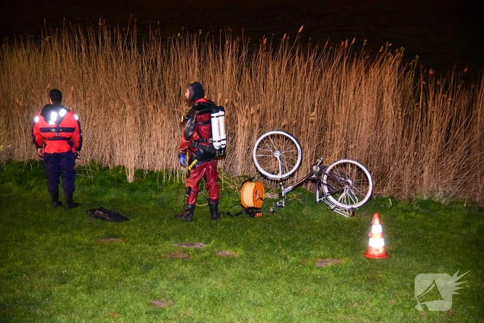 Grote zoekactie na gevonden fiets langs waterkant