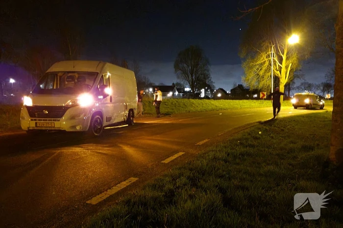 Twee bestelbussen botsen op elkaar