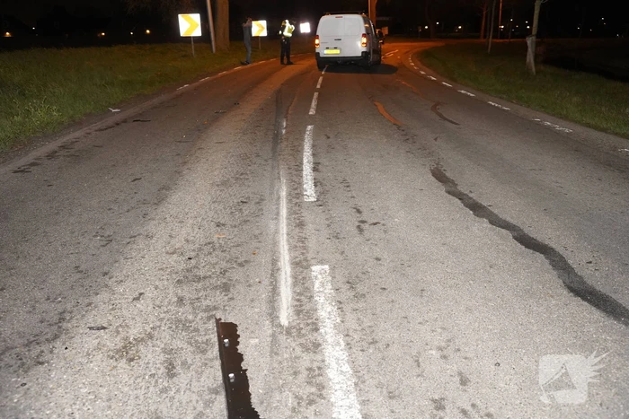 Twee bestelbussen botsen op elkaar