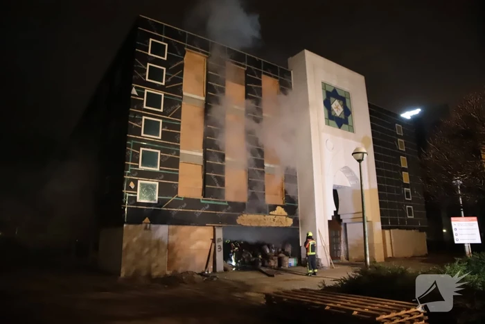 Flinke schade na brand bij moskee