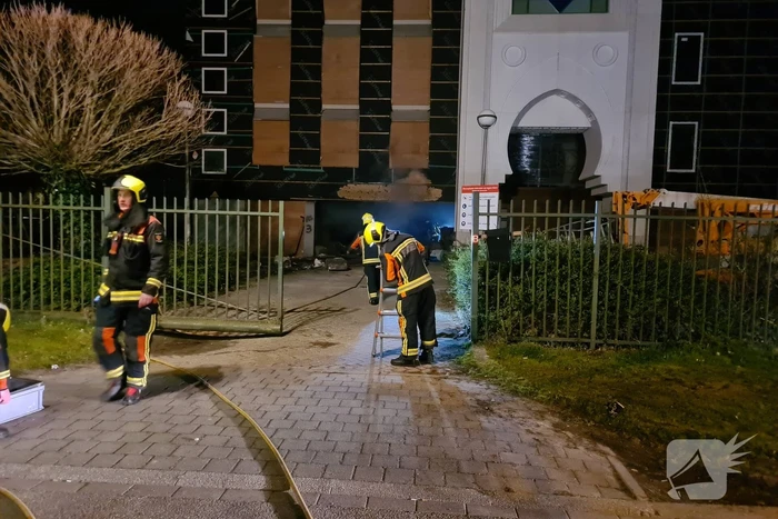 Flinke schade na brand bij moskee