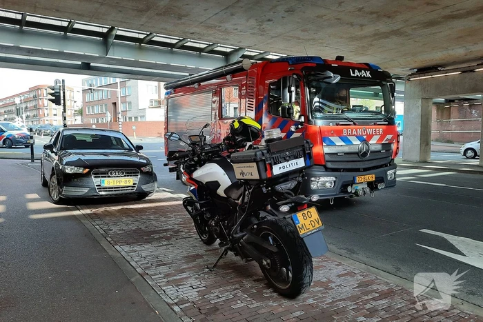 Bestelbus en personenwagen botsen op elkaar