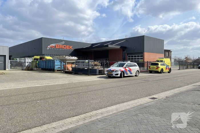 Man zwaargewond bij bedrijfs ongeval