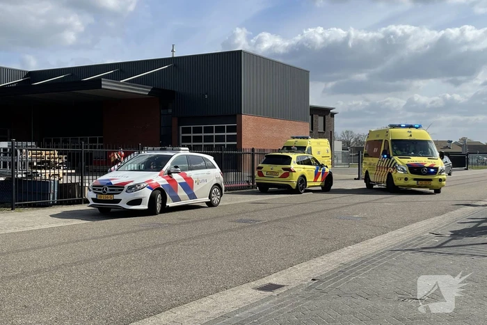 Man zwaargewond bij bedrijfs ongeval