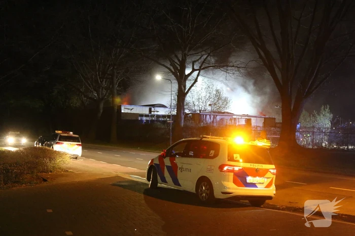 Uitslaande brand in leegstaande loods