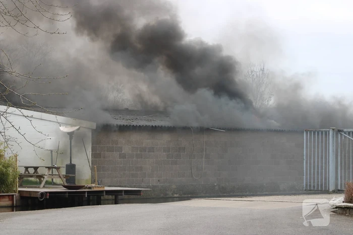 Brand in vrijstaande garageboxen