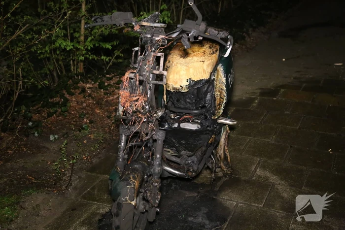 Scooter verwoest door brand