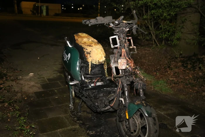 Scooter verwoest door brand