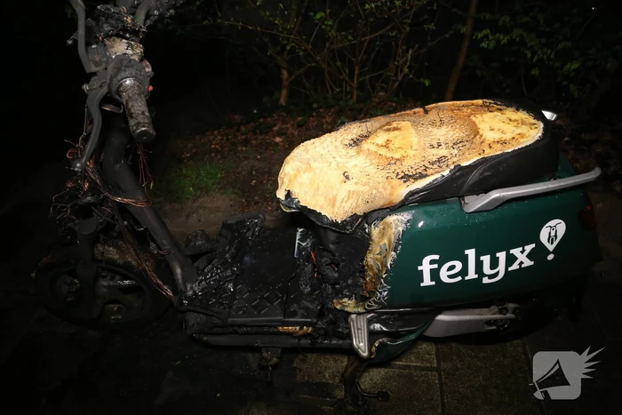 Scooter verwoest door brand