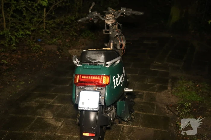 Scooter verwoest door brand