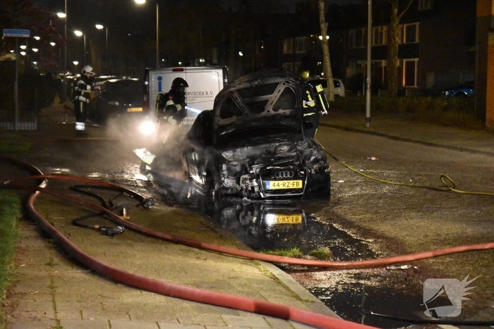 Auto verwoest door brand